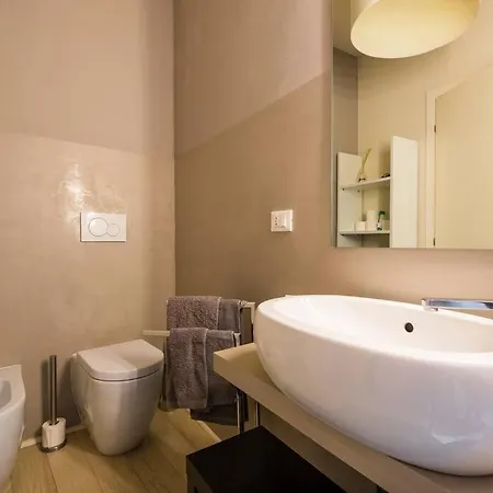 Elegante Nel Cuore Della Citta Apartament