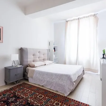 Elegante Nel Cuore Della Citta Apartament